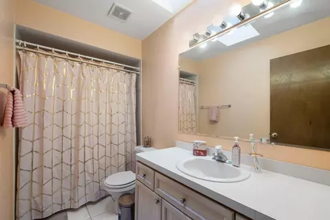 10920 S Avenue E, Chicago, IL 60617 photo 13