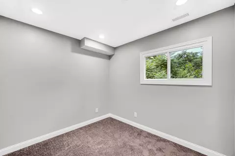 921 E 47th Pl, Gary, IN 46409 photo 9