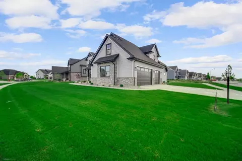 13312 Red Bud Cir, Saint John, IN 46373 photo 3