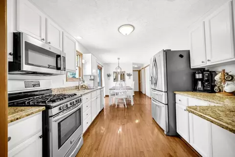 1356 Admiral Dr, Porter, IN 46304 photo 8