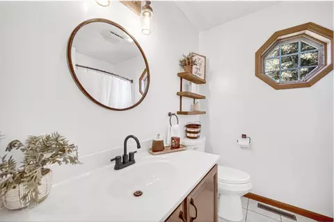 1356 Admiral Dr, Porter, IN 46304 photo 18