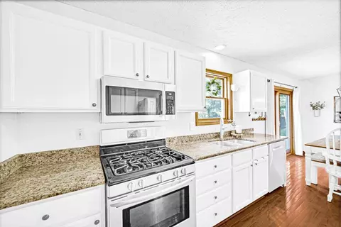 1356 Admiral Dr, Porter, IN 46304 photo 9