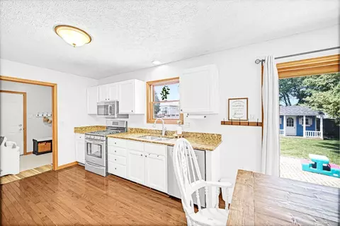 1356 Admiral Dr, Porter, IN 46304 photo 10