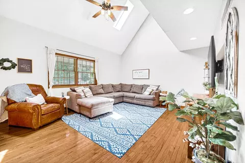 1356 Admiral Dr, Porter, IN 46304 photo 5