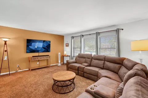 538 Aspen Dr, Dyer, IN 46311 photo 3