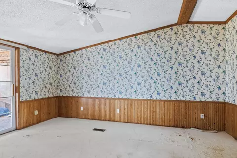 9577 Barbara Ct, De Motte, IN 46310 photo 12