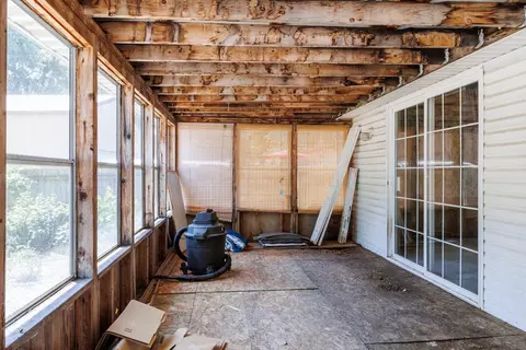 9577 Barbara Ct, De Motte, IN 46310 photo 17