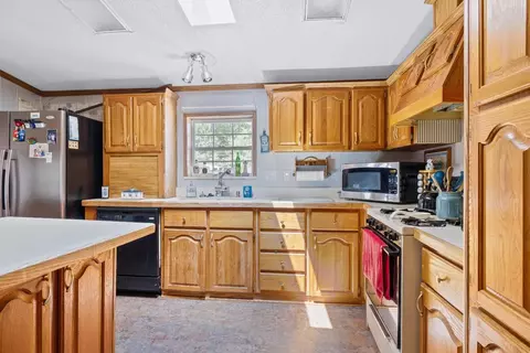 9577 Barbara Ct, De Motte, IN 46310 photo 14