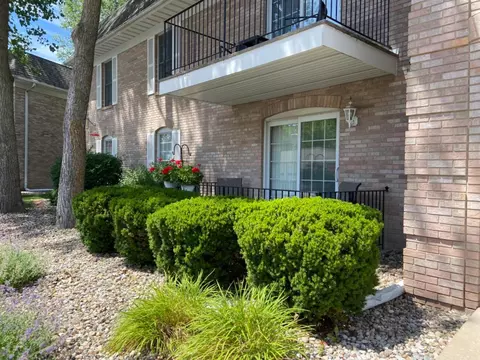 2700 Georgetowne Dr #D1, Highland, IN 46322 photo 3