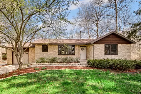 1382 S Cloverleaf Rd, Porter, IN 46304 photo 2