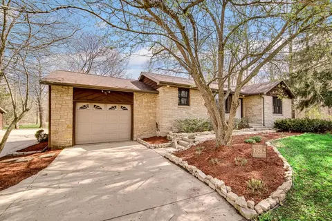 1382 S Cloverleaf Rd, Porter, IN 46304 photo 3