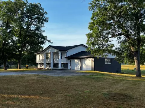 6993 Windsor Dr, De Motte, IN 46310 photo 1