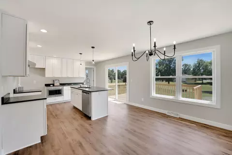 6993 Windsor Dr, De Motte, IN 46310 photo 9