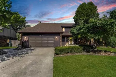 9756 Crimson Tree Ln, Munster, IN 46321 photo 2