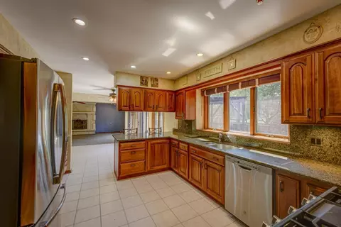 9756 Crimson Tree Ln, Munster, IN 46321 photo 7