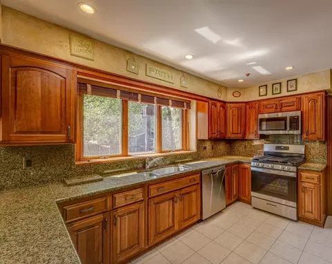 9756 Crimson Tree Ln, Munster, IN 46321 photo 6