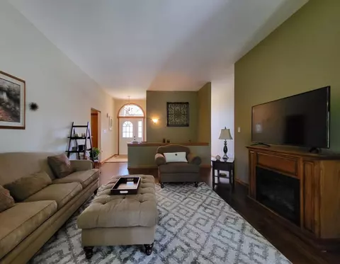 9792 Forest St, Dyer, IN 46311 photo 9