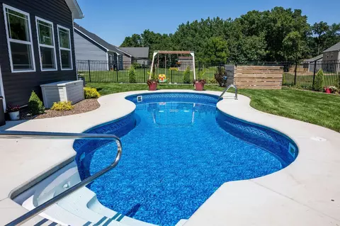 810 Maghera Dr, Valparaiso, IN 46385 photo 9