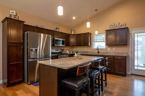 810 Maghera Dr, Valparaiso, IN 46385 photo 12