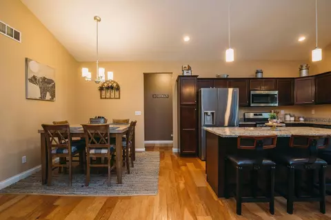810 Maghera Dr, Valparaiso, IN 46385 photo 19