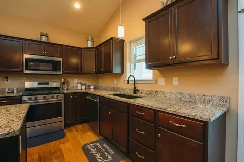 810 Maghera Dr, Valparaiso, IN 46385 photo 15