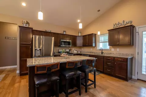 810 Maghera Dr, Valparaiso, IN 46385 photo 13