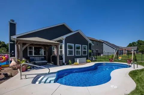 810 Maghera Dr, Valparaiso, IN 46385 photo 7