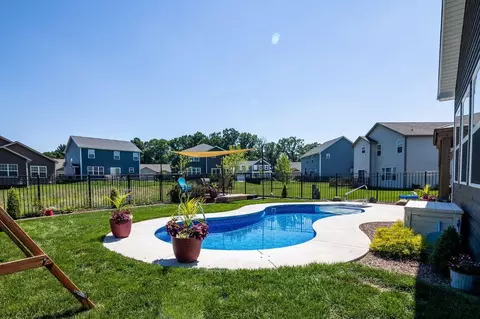 810 Maghera Dr, Valparaiso, IN 46385 photo 5