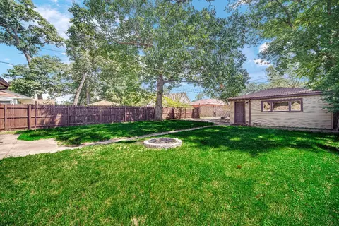 223 N Ernest St, Griffith, IN 46319 photo 2