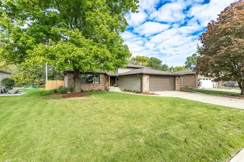 9012 Chestnut Ln, Munster, IN 46321 photo 2