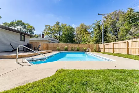 9012 Chestnut Ln, Munster, IN 46321 photo 6