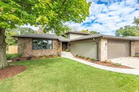 9012 Chestnut Ln, Munster, IN 46321 photo 1