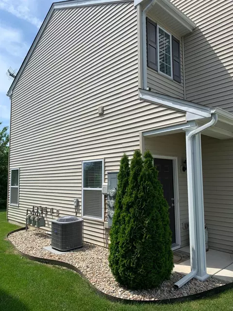 238 Sweetbriar Ct, Lowell, IN 46356 photo 3