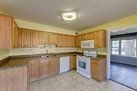 203 N Ernest St, Griffith, IN 46319 photo 4