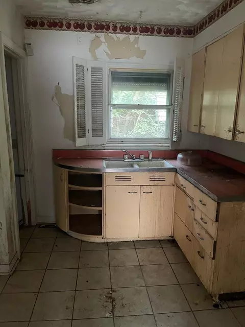 244 Rutledge St, Gary, IN 46404 photo 6