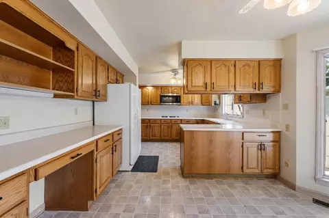 600 N Lillian St, Griffith, IN 46319 photo 11