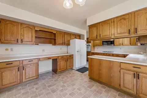 600 N Lillian St, Griffith, IN 46319 photo 15