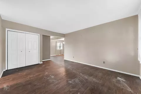 1210 N Dwiggins Ct, Griffith, IN 46319 photo 2