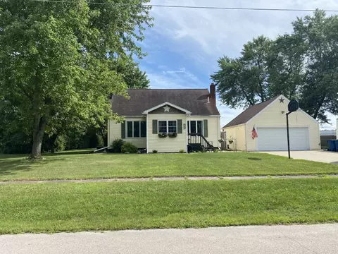 319 Hickory St, Walkerton, IN 46574 photo 1