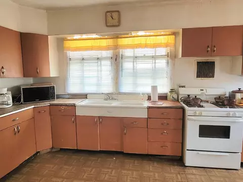 669 Buchanan St, Gary, IN 46402 photo 8