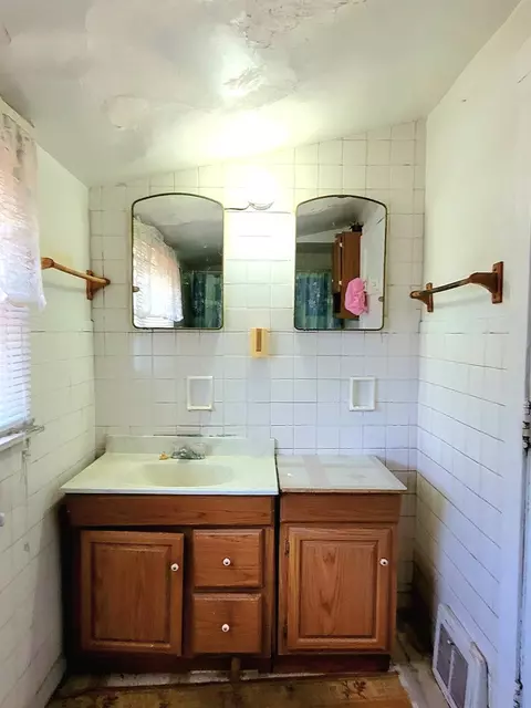 669 Buchanan St, Gary, IN 46402 photo 15