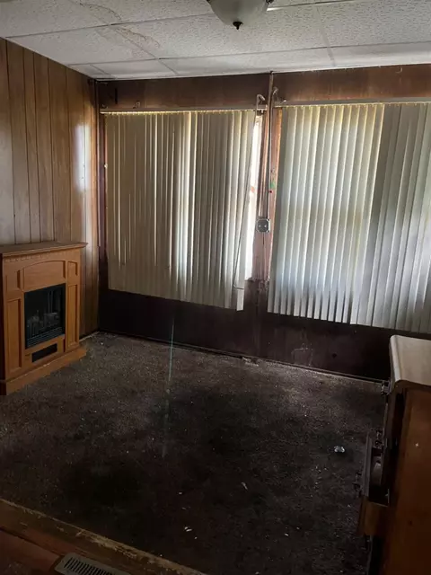 733 Vermont St, Gary, IN 46402 photo 5
