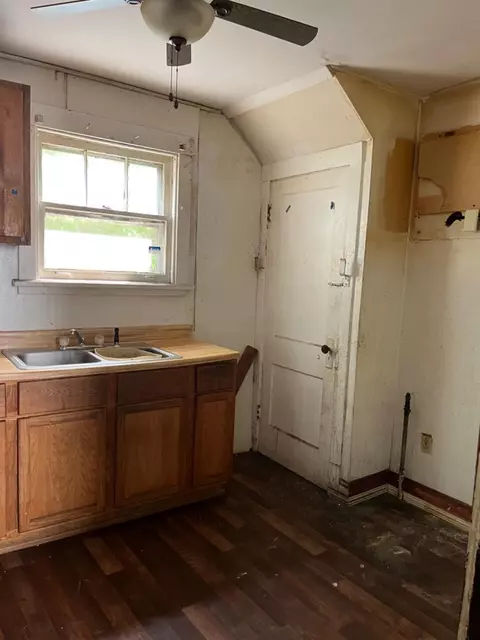 733 Vermont St, Gary, IN 46402 photo 4