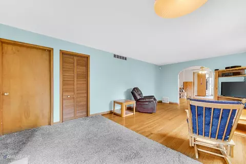 18031 Lorenz Ave, Lansing, IL 60438 photo 3
