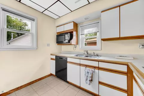 18031 Lorenz Ave, Lansing, IL 60438 photo 9