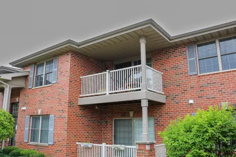 526 Cambridge Ct #2B, Munster, IN 46321 photo 2