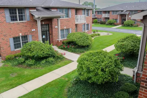 526 Cambridge Ct #2B, Munster, IN 46321 photo 1