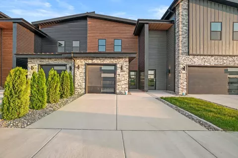 227 Nomo Pl, Crown Point, IN 46307 photo 1