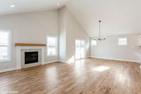 1014 Oak Grove Ct, Crown Point, IN 46307 photo 3