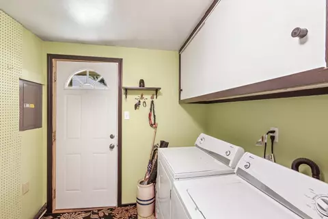 335 Maple Ln, Crown Point, IN 46307 photo 9
